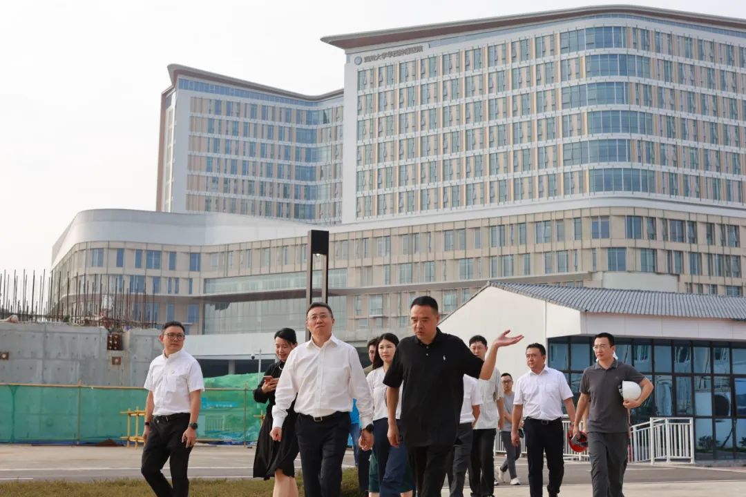 李为民调研(户外) 李为民调研(户外)